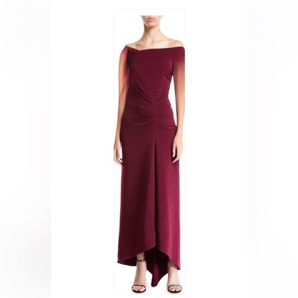 Tadashi Shoji Dresses & Skirts - Tadashi Shoji size small S stretchy ruched evening formal dress